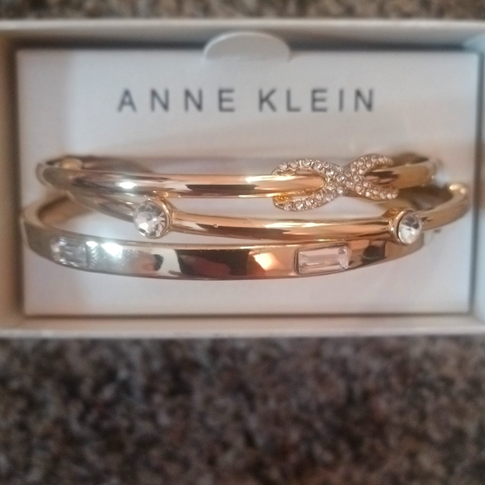 Anne Klein Bracelet Set 20$